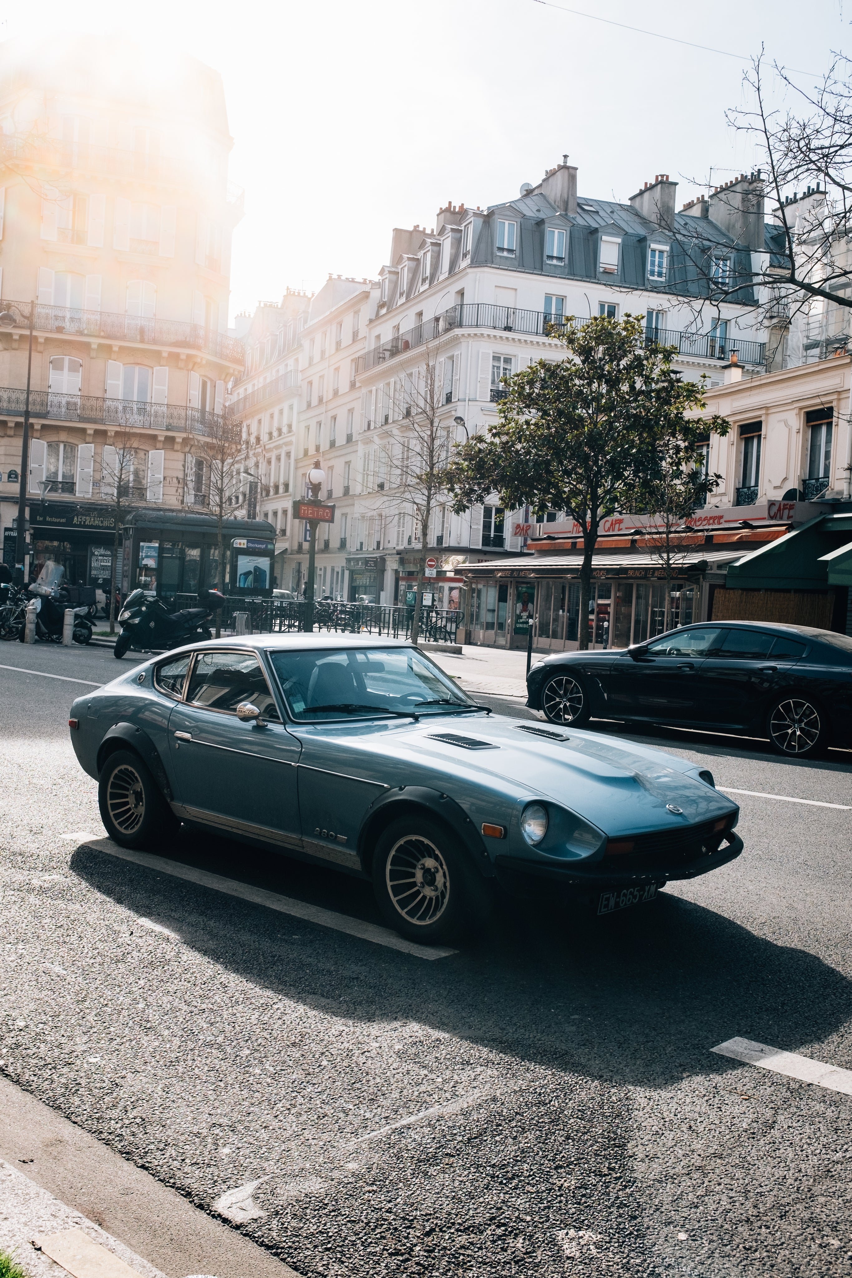 blue-vintage-car-parked-on-city-street.jpg